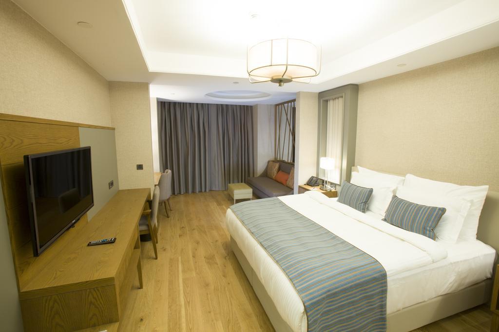 Ramada Hotel & Suites Adana Bagian luar foto